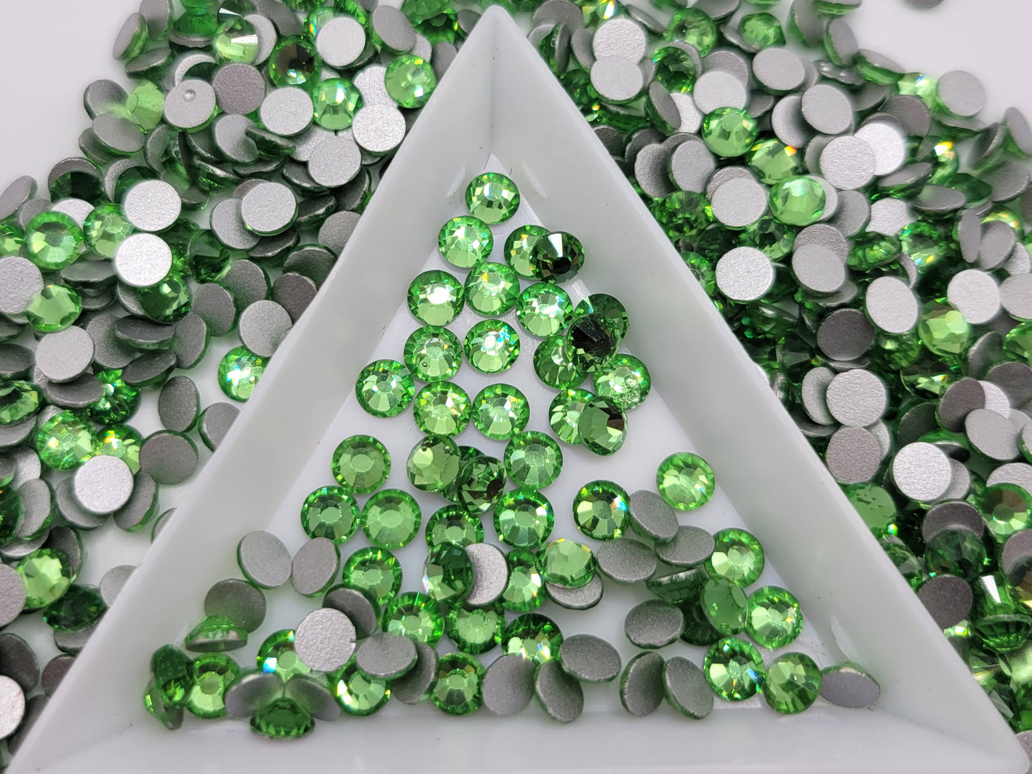 Glass Flatback Rhinestones: Light Peridot