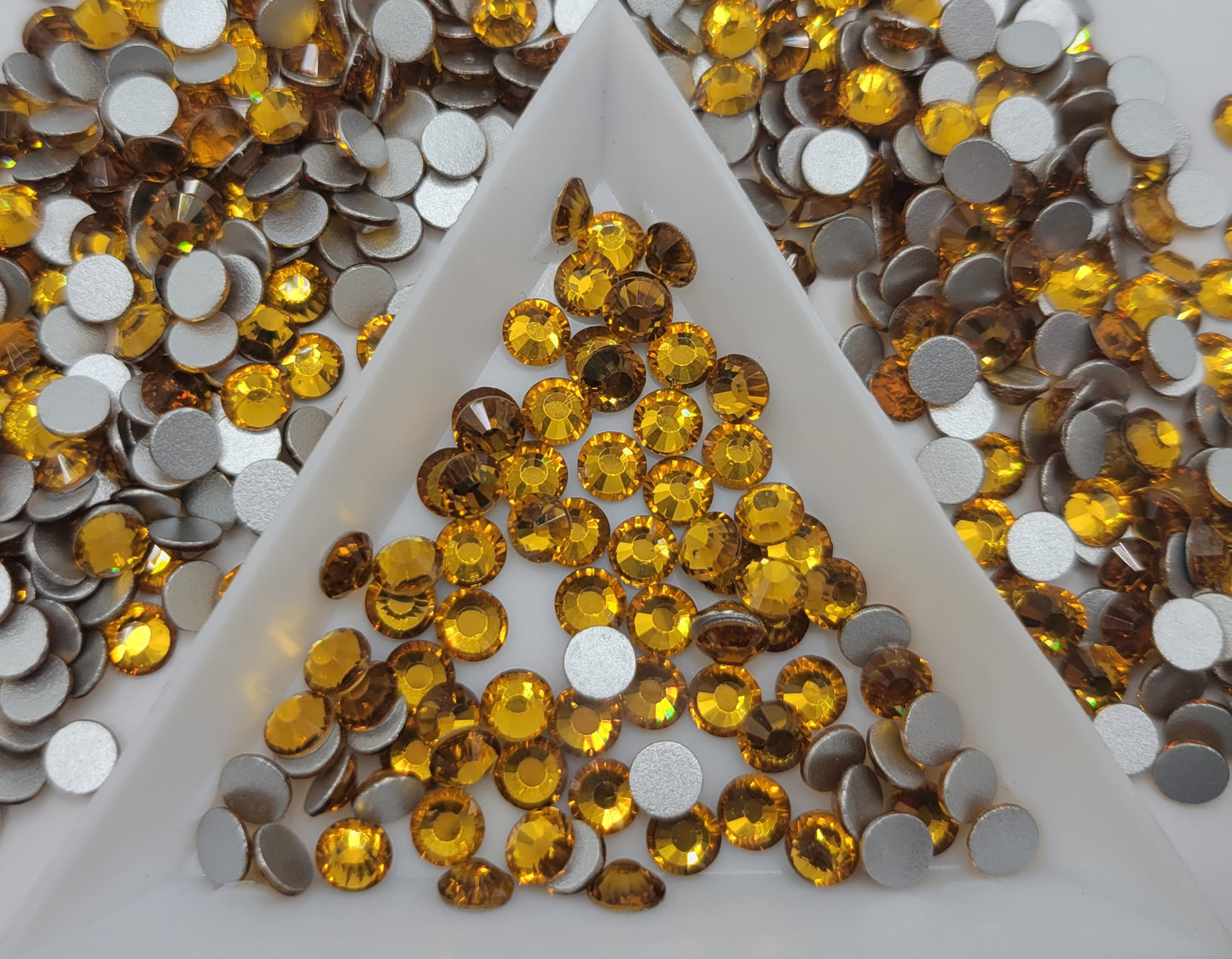 Glass Flatback Rhinestones: Topaz