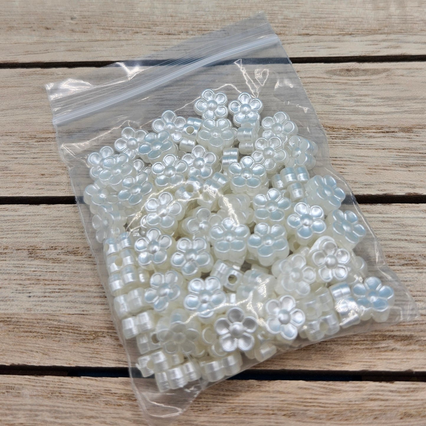White Flower Acrylic Beads (100)